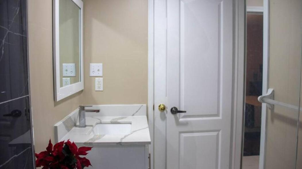 Riz Khan Peaceful Mississauga Home Esterno foto